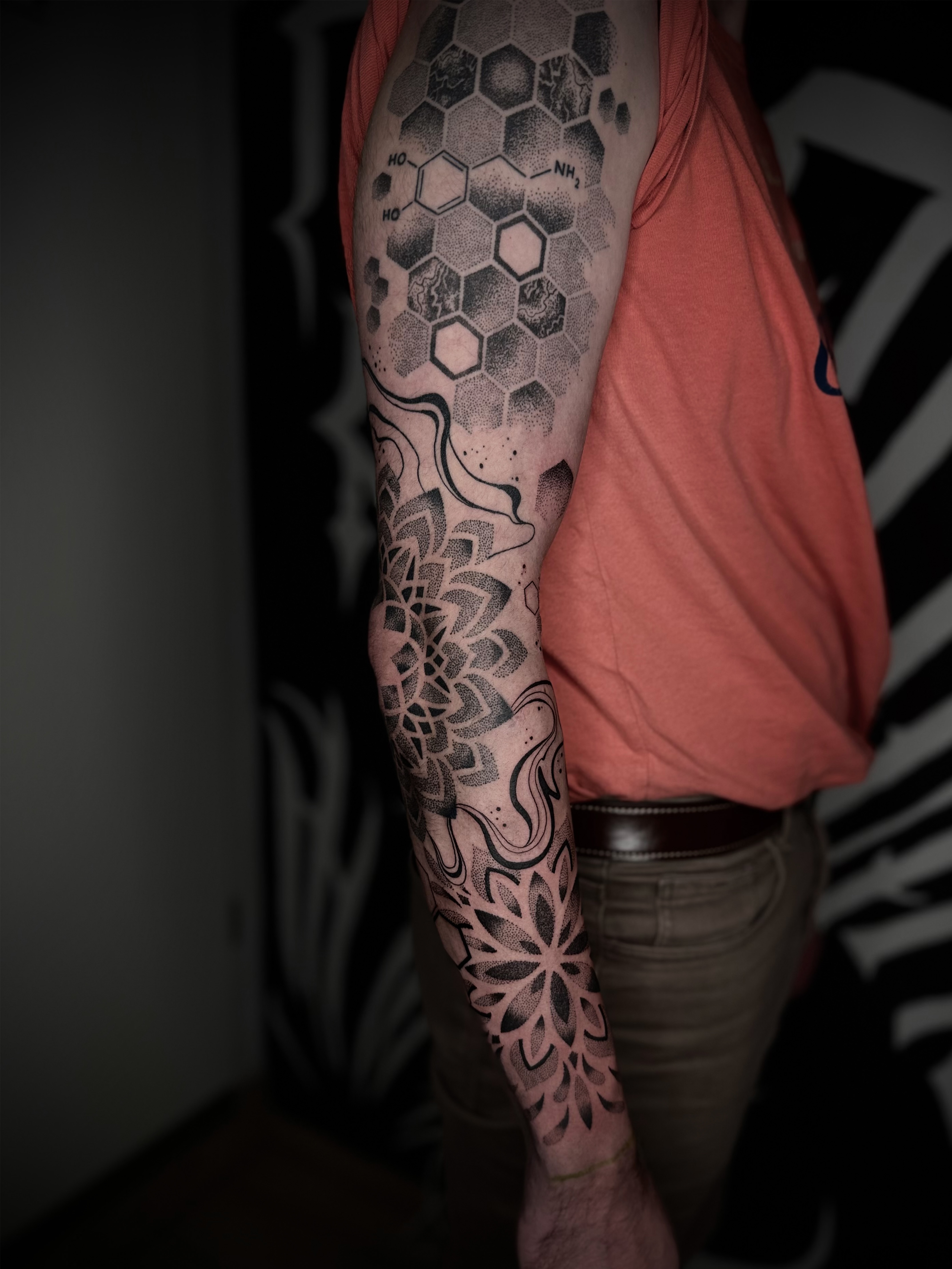 Fractured geometric Halfsleeve