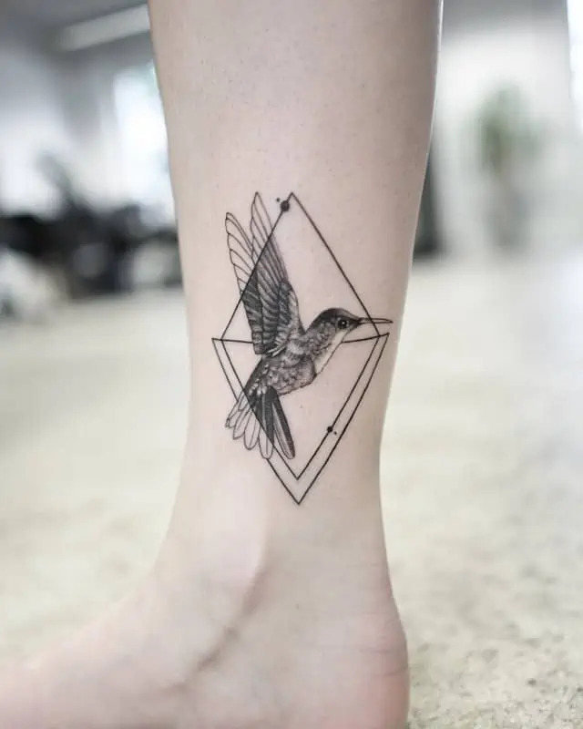 Geometric Hummingbird Design